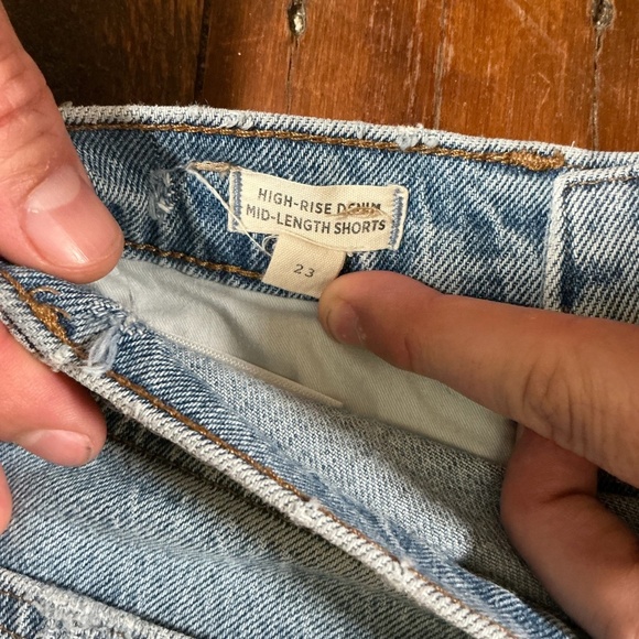 Madewell High Rise Denim Mid Length Cutoff Shorts Women’s Size 23 Light Wash - Picture 2 of 5